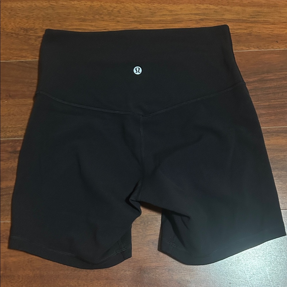 Lulu Lemon Black Align 6” Women's Shorts - Picture 3 of 4